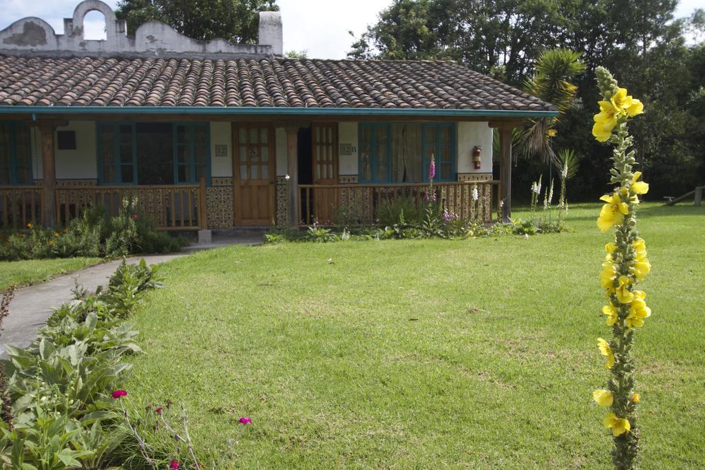Las Palmeras Inn Otavalo Esterno foto