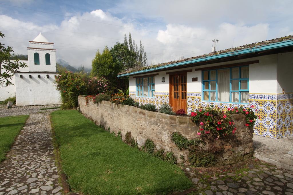 Las Palmeras Inn Otavalo Esterno foto